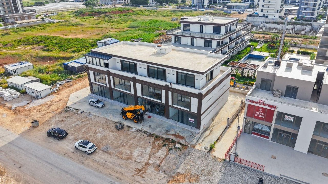 Altıntaş 'ın En Değerli Cad. 40 Lık Yolda 264 M2 Kiralık Dükkan