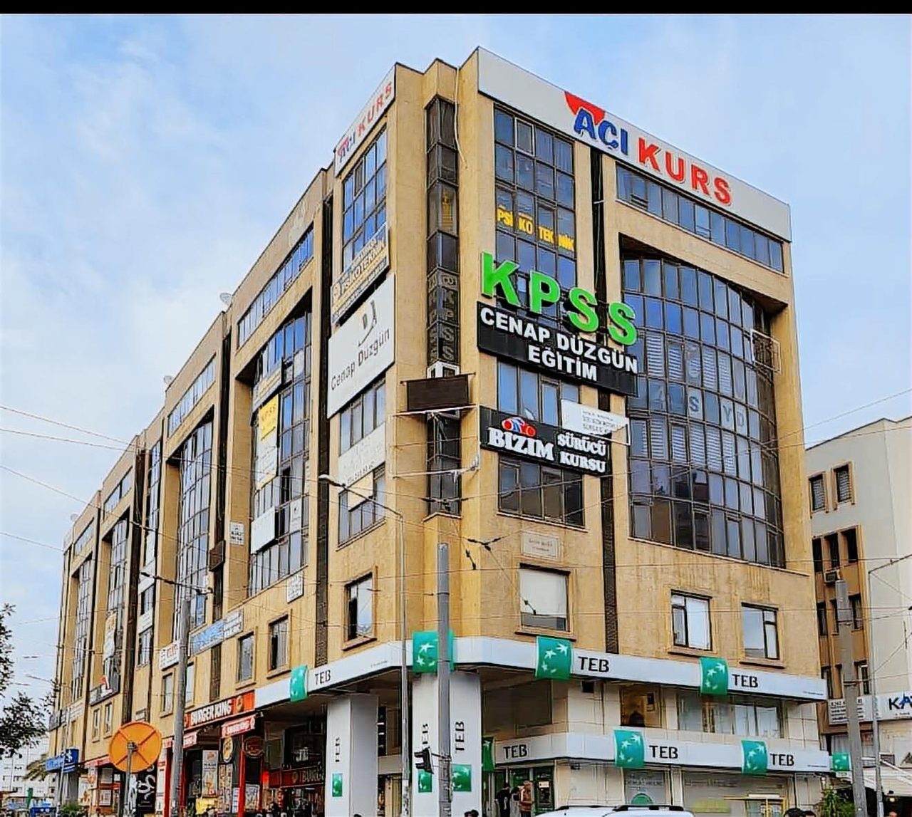 Markantalya Yanı İş Merkezinde Geniş Ofis