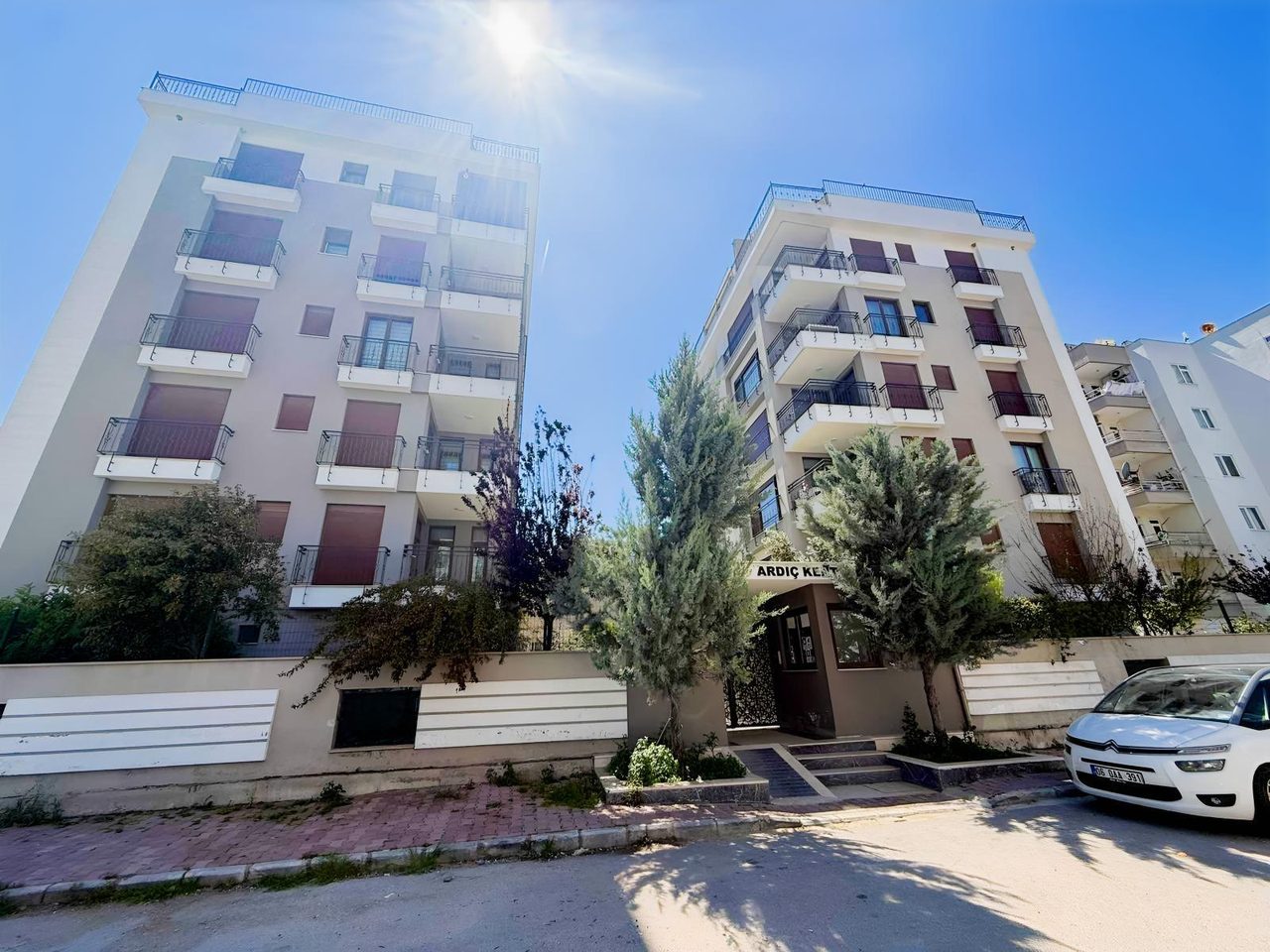 Kapalı Otoparklı Havuzlu 2+1 Daire
