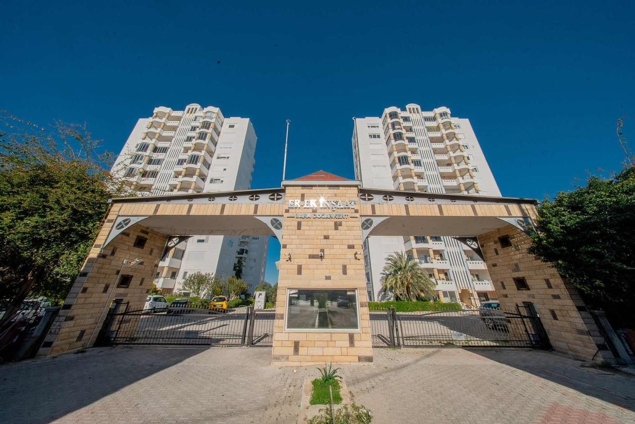 Kundu'da Deniz Manzaralı Havuzlu & Güvenlikli Site Arakat 3+1