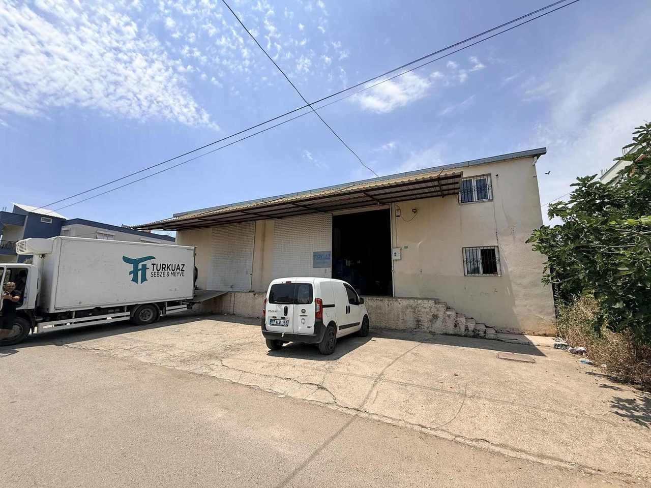 Güzelyurt Da D-400 Ve Tranvaya 200 Metre Mesafede/500 M2 Depo