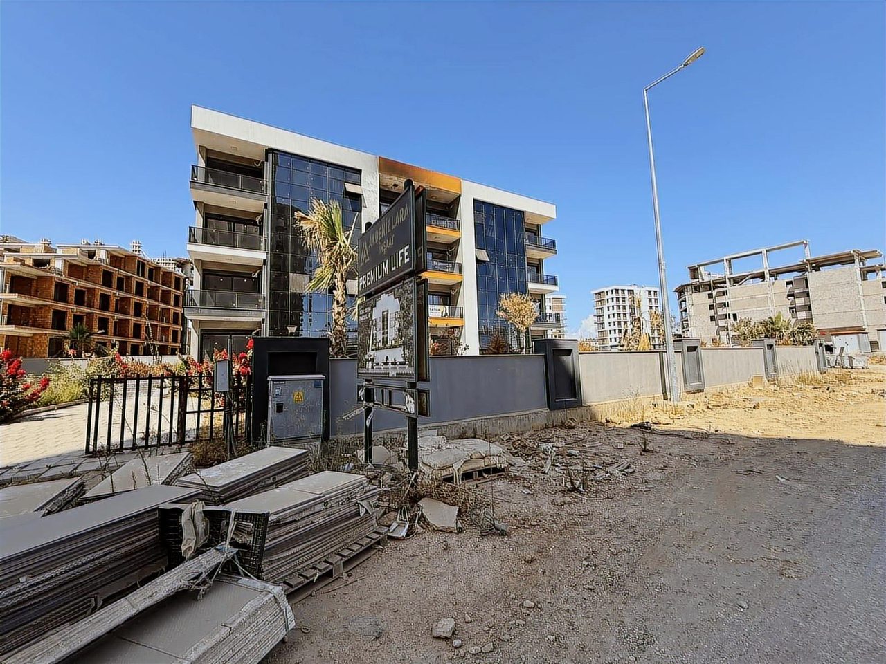 Altıntaşta Satılık Kapalı Otopark Lı 1+1 Daire