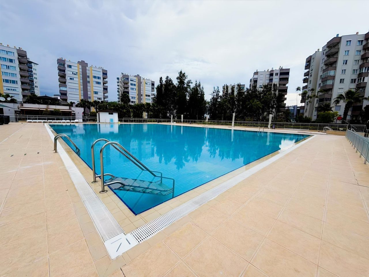 Lara Acısu Sitesinde Havuz Güvenlik Arakat Eşyalı 3+1 Kiralık