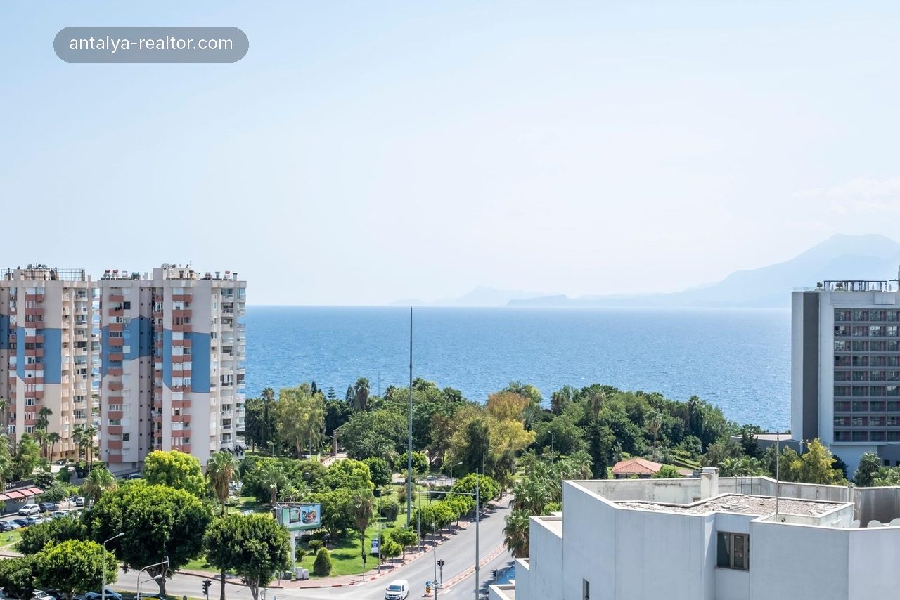 Şirinyalı'da Deniz Manzaralı Özellikli Sitede 3+1 180m2 Kiralık