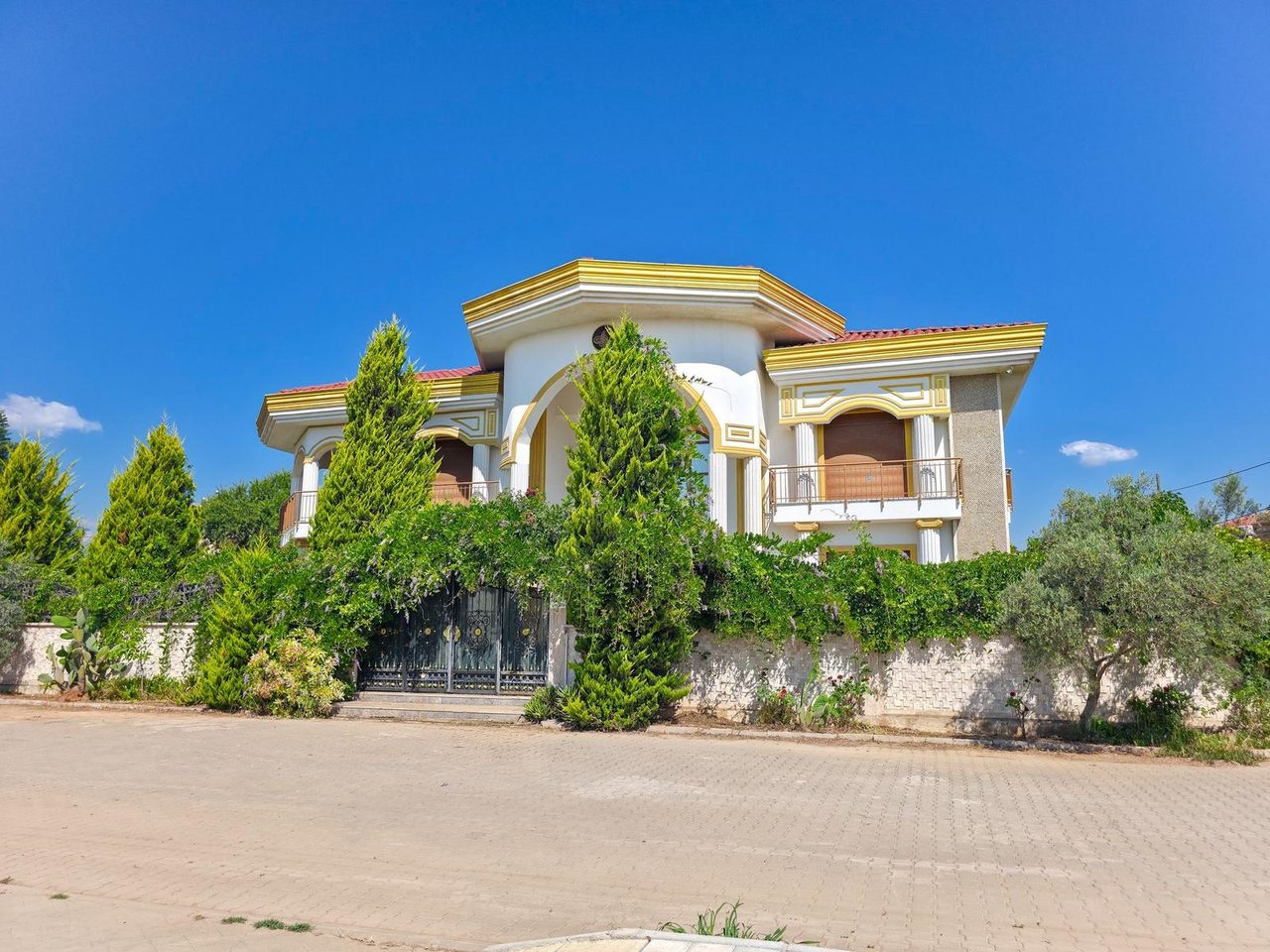 Döşemealtı Yeşilbayır'da 6+2 Müstakil Lüks Satılık Köşe Villa
