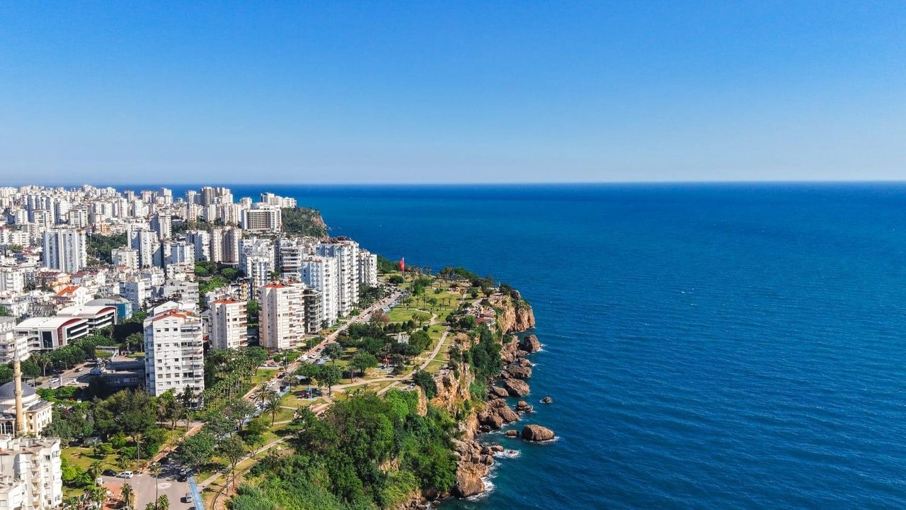 Продается трехкомнатная квартира с видом на море в отличном месторасположении