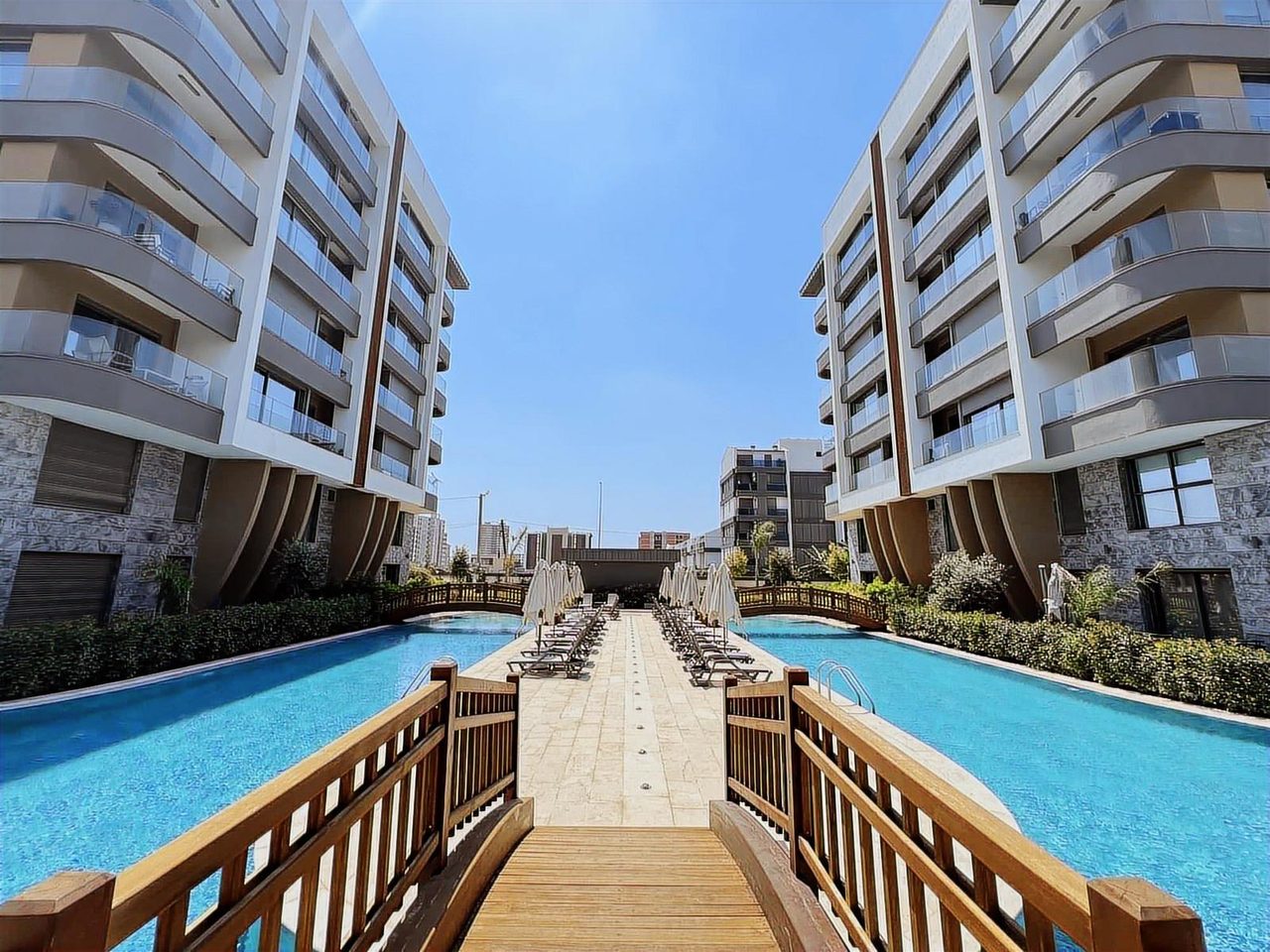 Özelikli Sitede Full Lüks 1+1 Satılık Daire