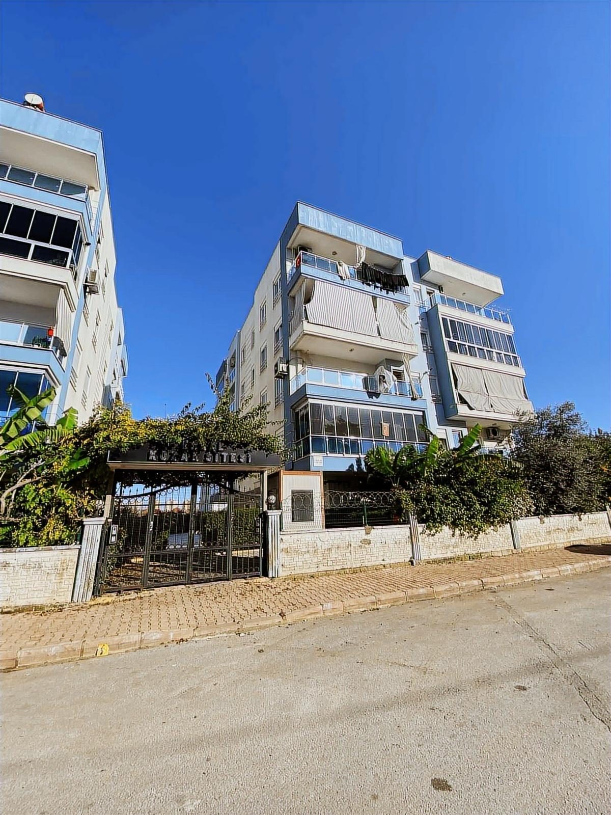 Kapalı Otoparklı Site İçerisinde Satılık 3+1 Daire