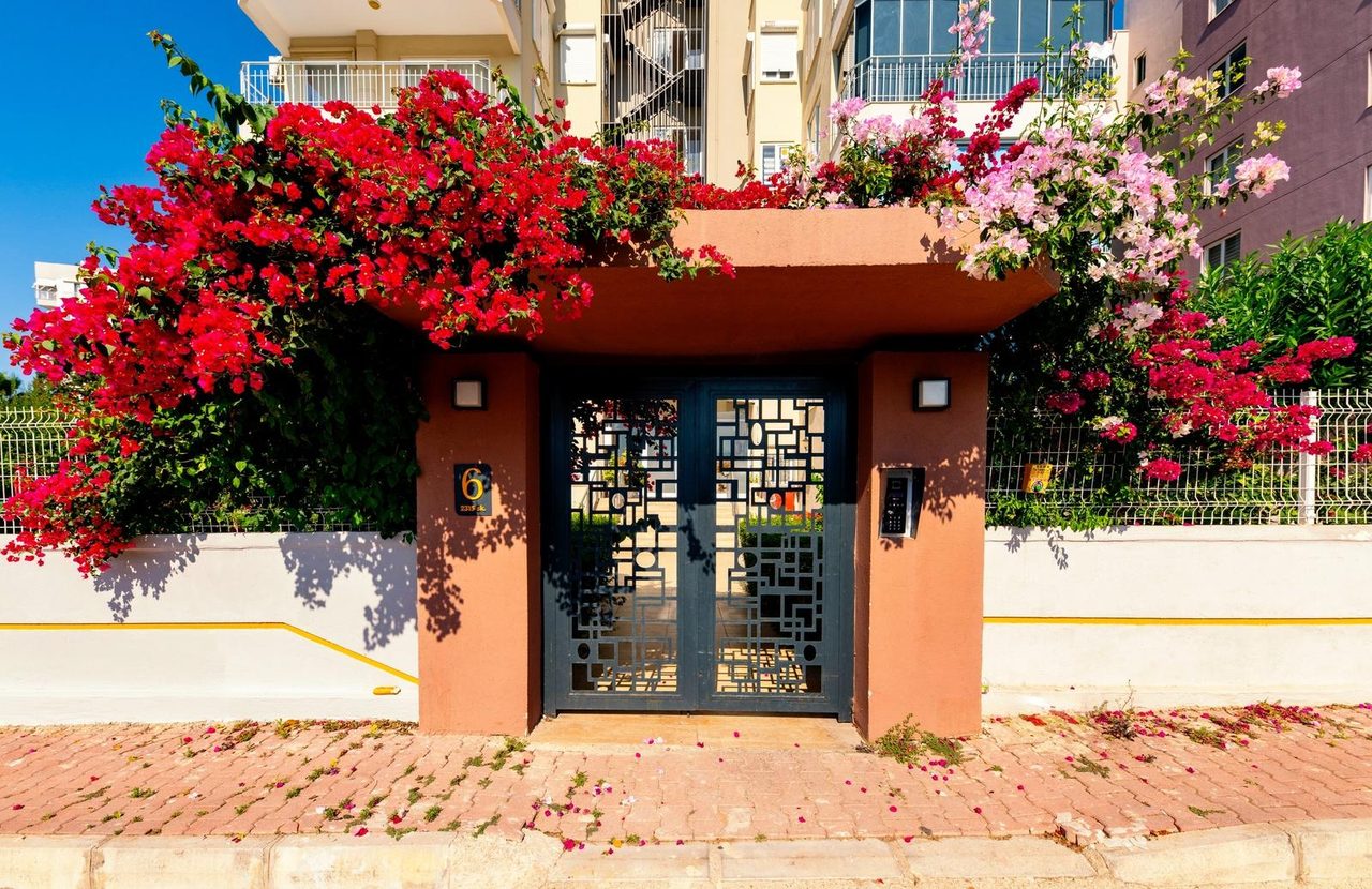 Güzeloba Botanik Sitesi'nde Geniş 2+1 Daire