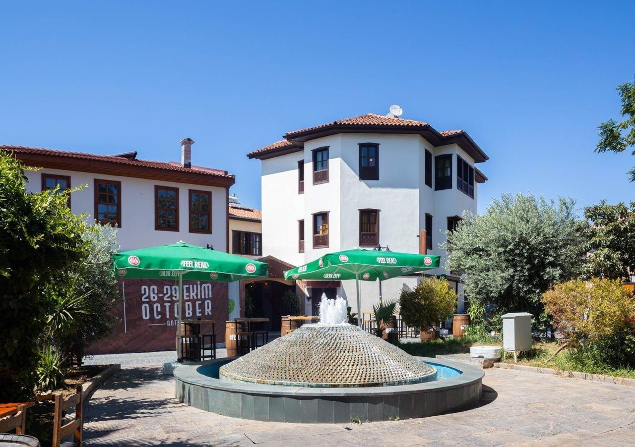 Kaleiçi Ruhasatlı Çalışan Devren Kiralık Cafe-bar Hostel Otel