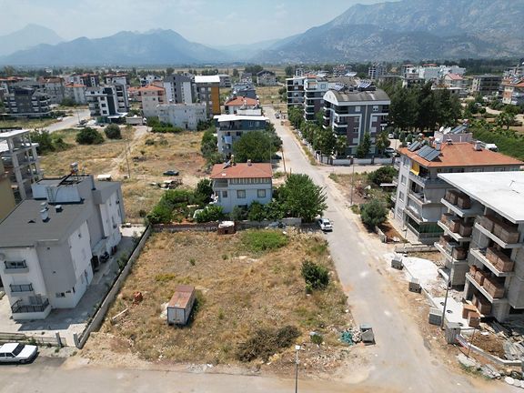 Земельный участок площадью 472 м² на продажу в Анталье, район Дёшемеалты, квартал Киркгёз, деревня Йеникёй
