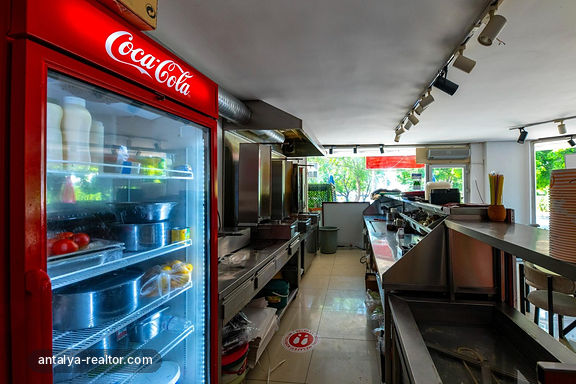 Güzeloba'da Cadde Üzerinde Hazır Köşe Restoran | Devren Kiralık