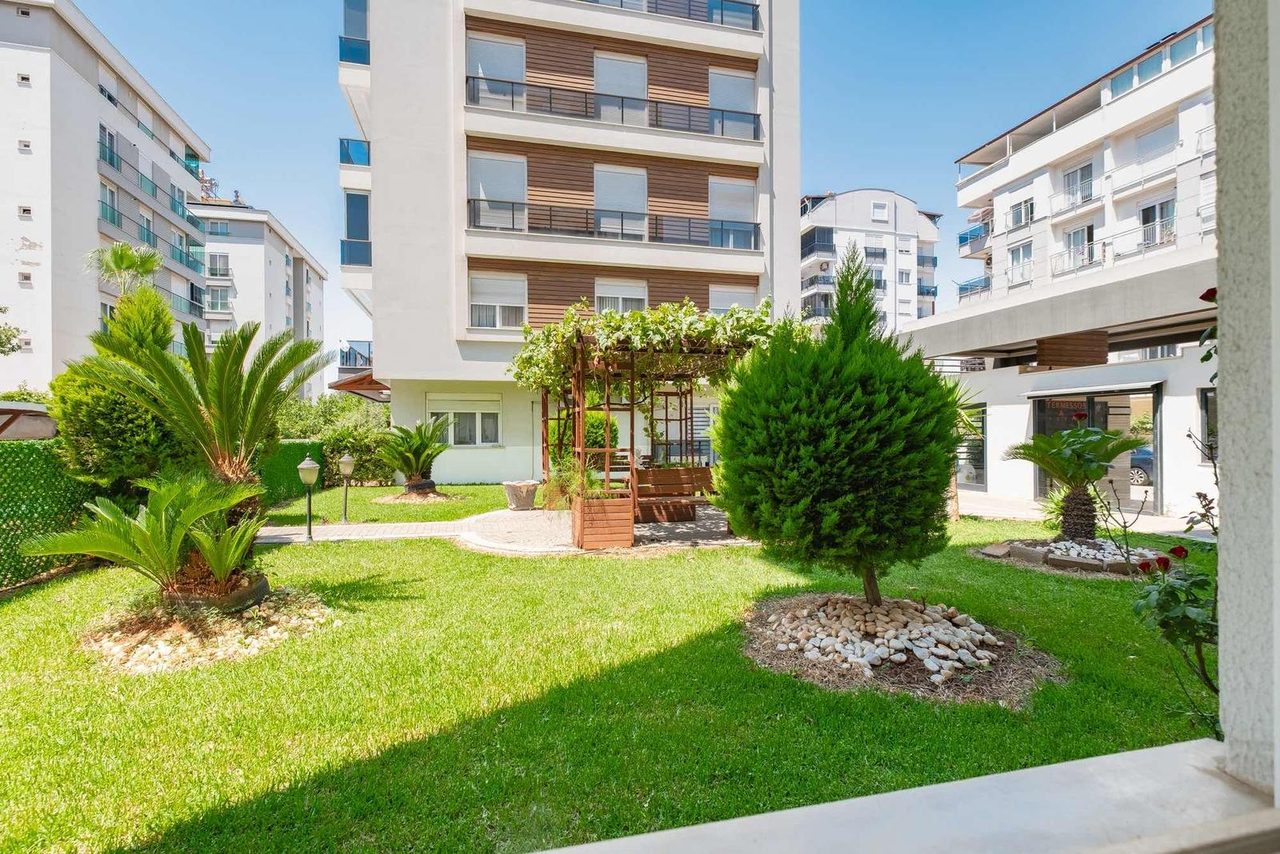 Havuzlu Ve Güvenlikli Sitede Doğalgazlı K.otoparklı 1+1 Fırsatı