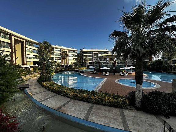 В премиальном комплексе в Гюрсю сдается в аренду элитный дуплекс для изысканной жизни.