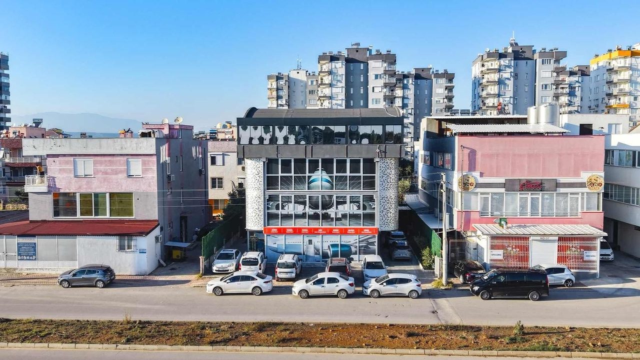 Готовое комплексное здание в аренду, пригодное для корпоративного использования