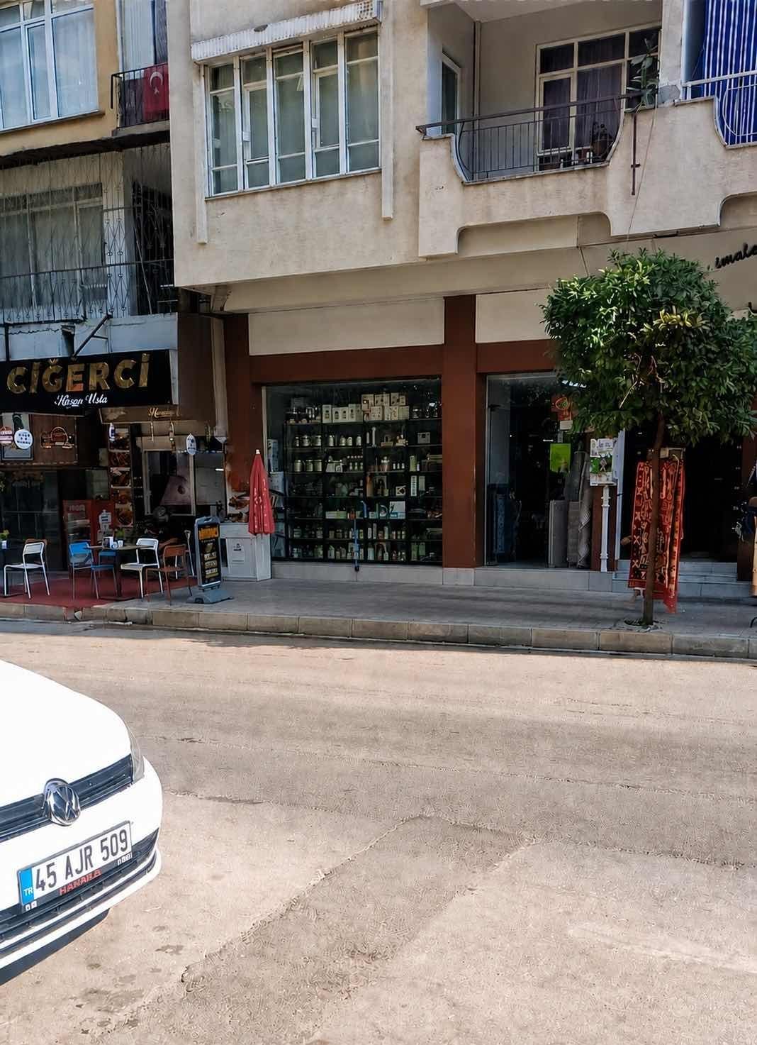 Güllük Teomanpaşa Cad Üzeri Lokanta Ya Uygun Dükkan
