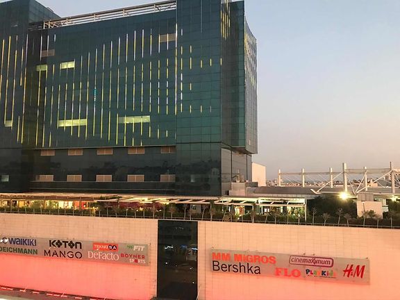 Напротив Markantalya Продается Квартира с Лифтом и Отдельной Кухней