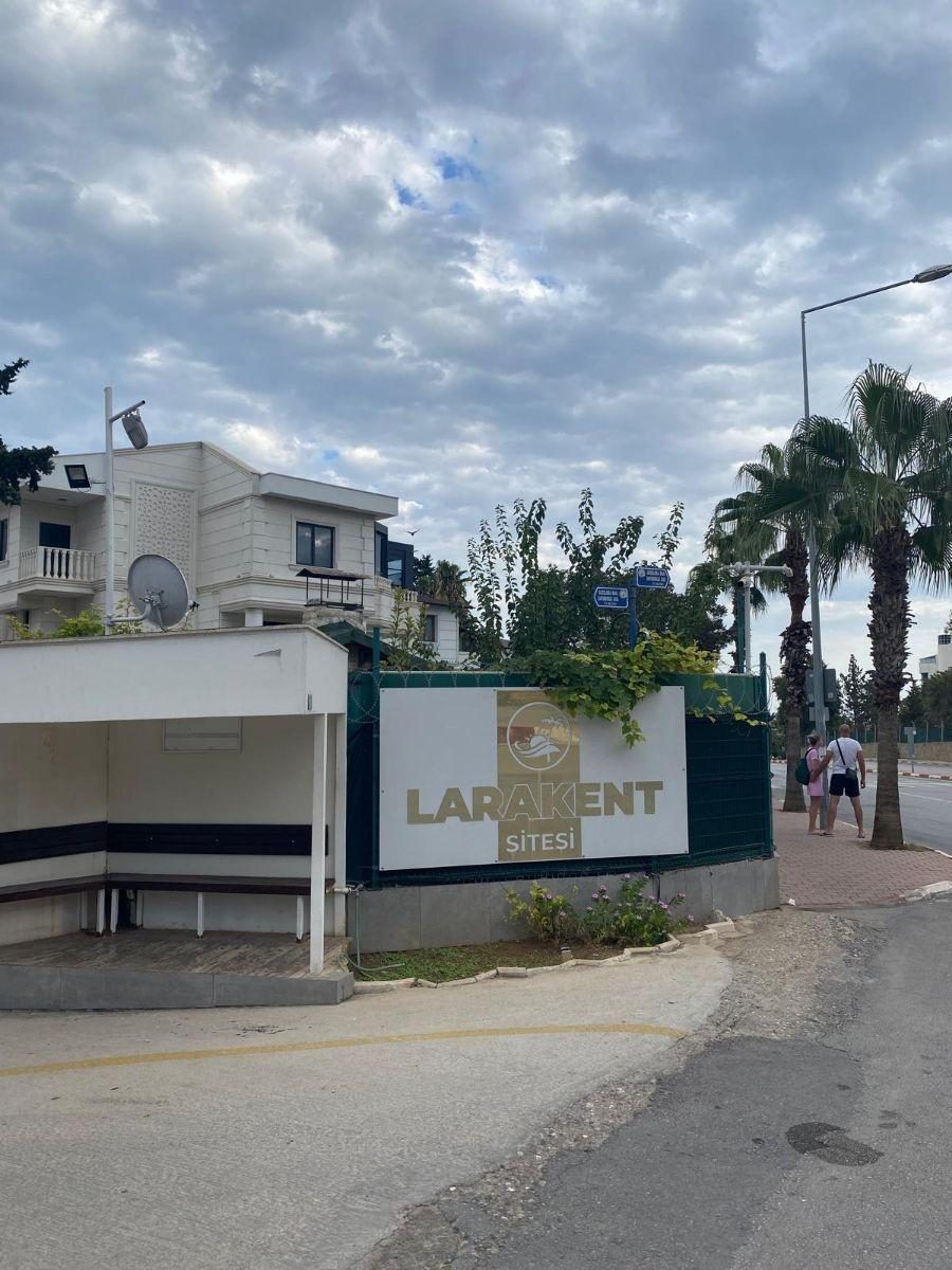 Lara Kent Sitesi'nde Kiralık 6+1 Müstakil Villa / Zu Vermieten