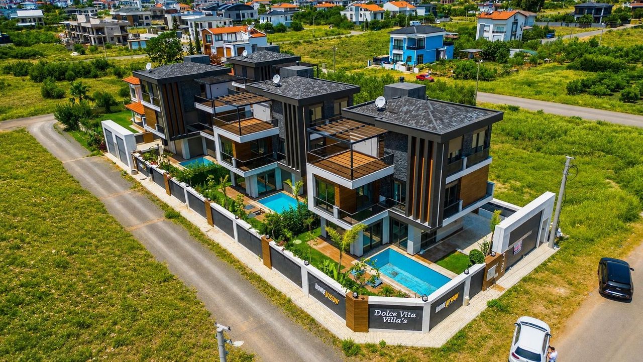 Döşemealtı Altınkale'de Sıfır Müstakil Havuzlu Satılık 4+1 Villa