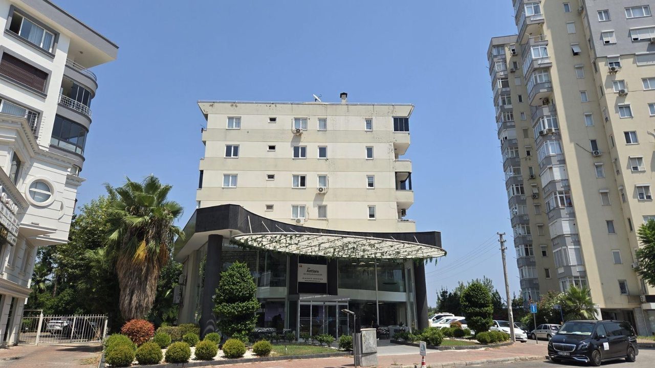 Ana Caddede Teraslı Tam Donanımlı 300 M² 11 Odalı Ofis Katı