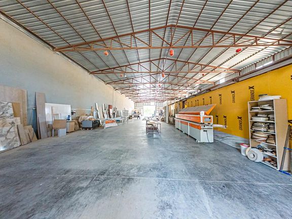 Сдается в аренду мебельная фабрика площадью 950 м² на Йеничёле