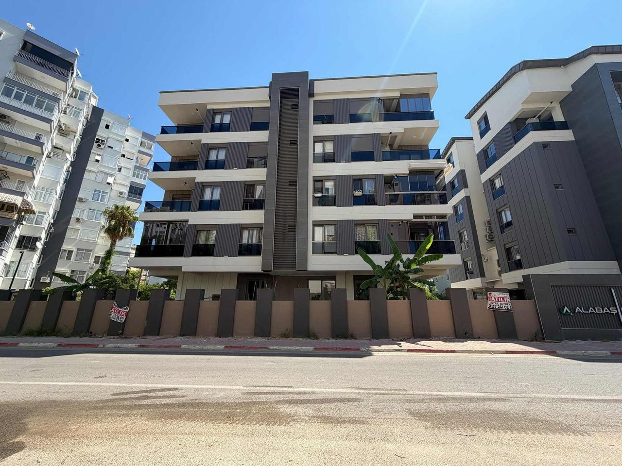 Şehir Merkezin De Denize Ve Sampi Kavş. Yakın Havuzlu Site De