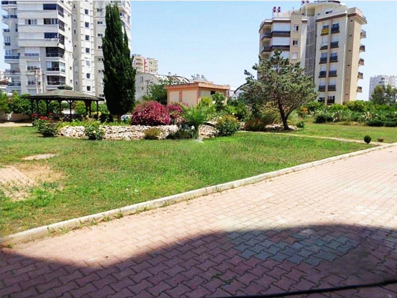Lara Güzeloba Denize 600m Site İçi Katta Satılık 3+1 Daire