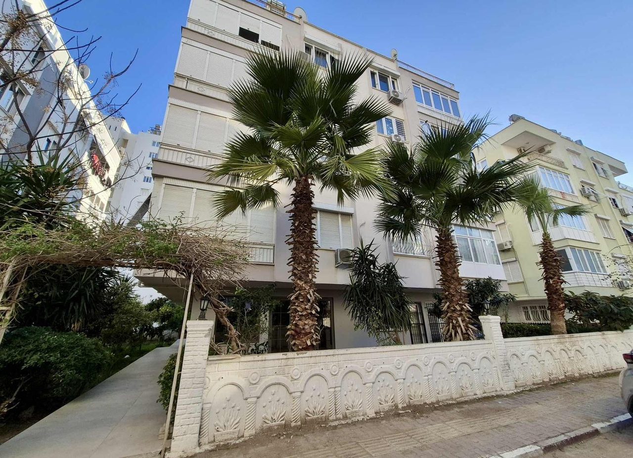 Yeşilbahçe Yenilenmiş Plajlara 600mt 1+1müstakil Tadında Satılık