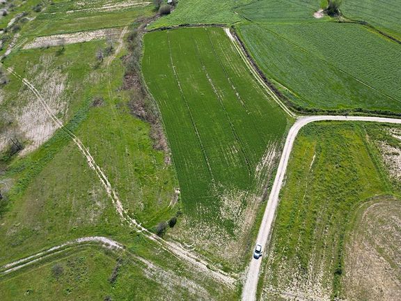 Aksu Karaözde 8.533 M² Resmi Yolu Olan Verimli Yatırımlık Tarla