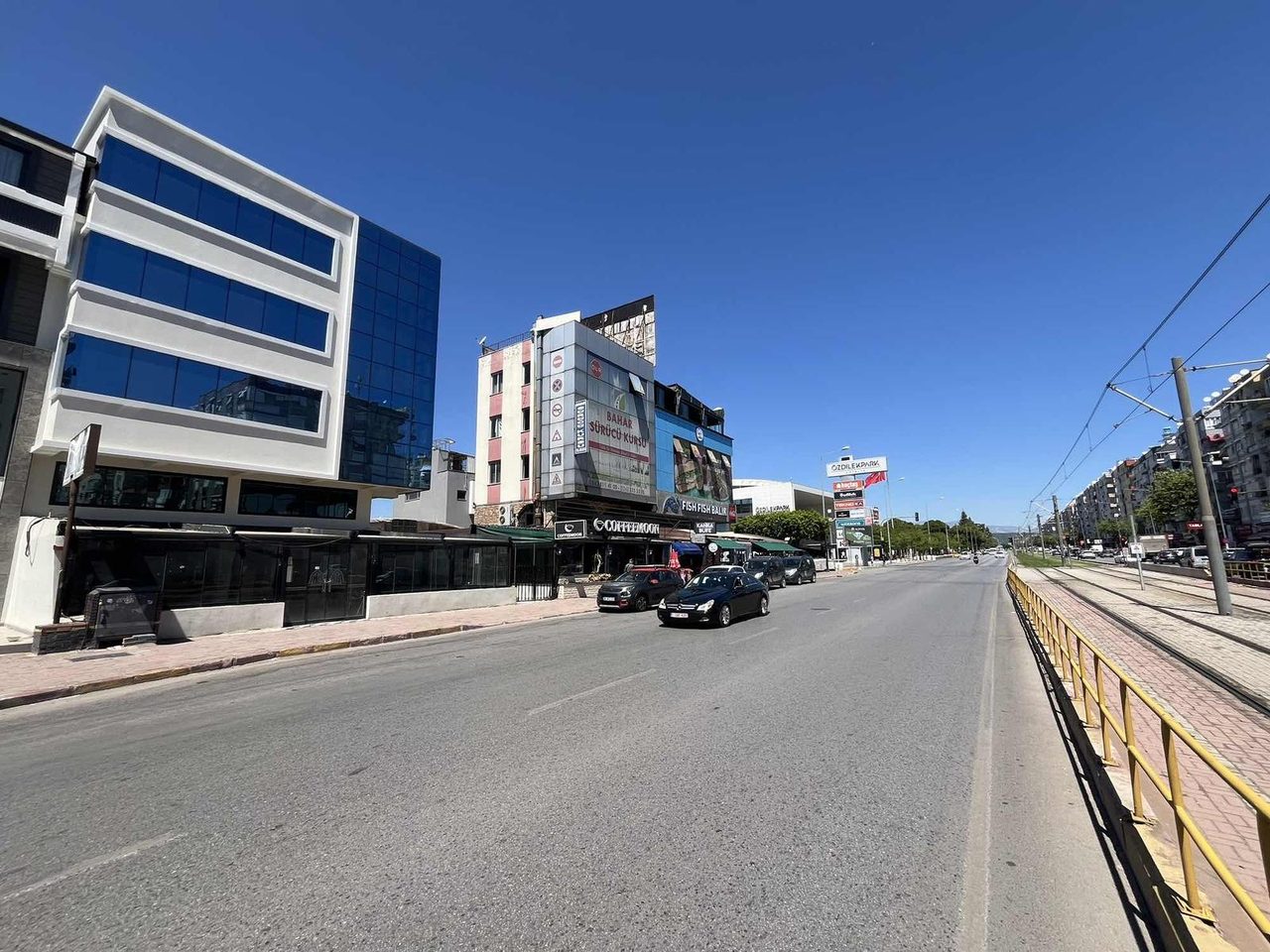 Özdilek Avm'nin Yanında Komple Kiralık Bina