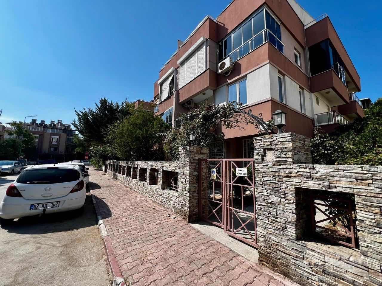 Fener'de Tek Tapu Çift Daire Fırsatı (açıklamayı Okuyunuz)