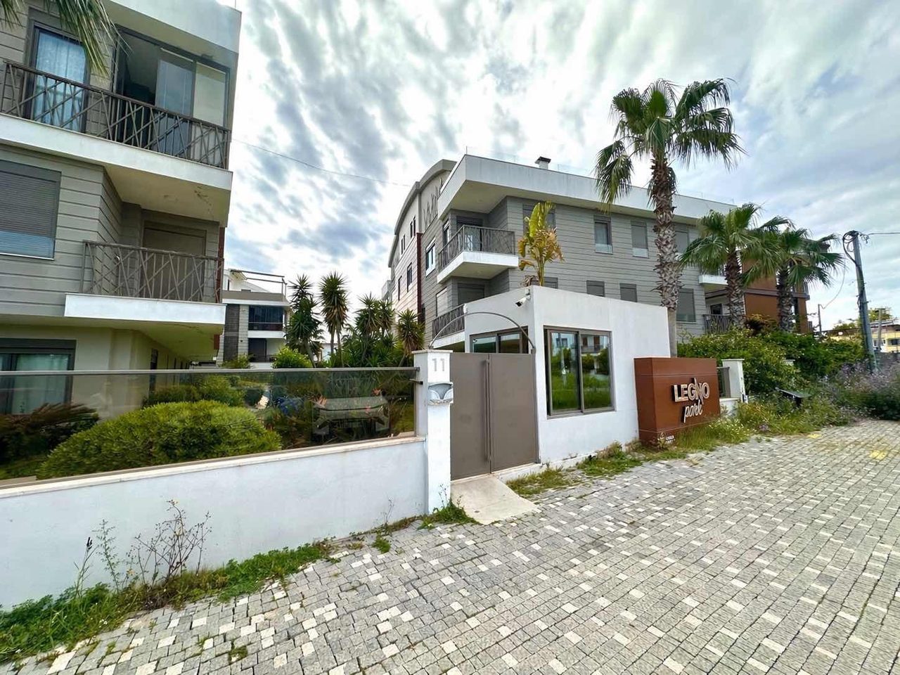 Havuzlu Sitede Sıfır Eşyalı 1+1 Kiralık Daire