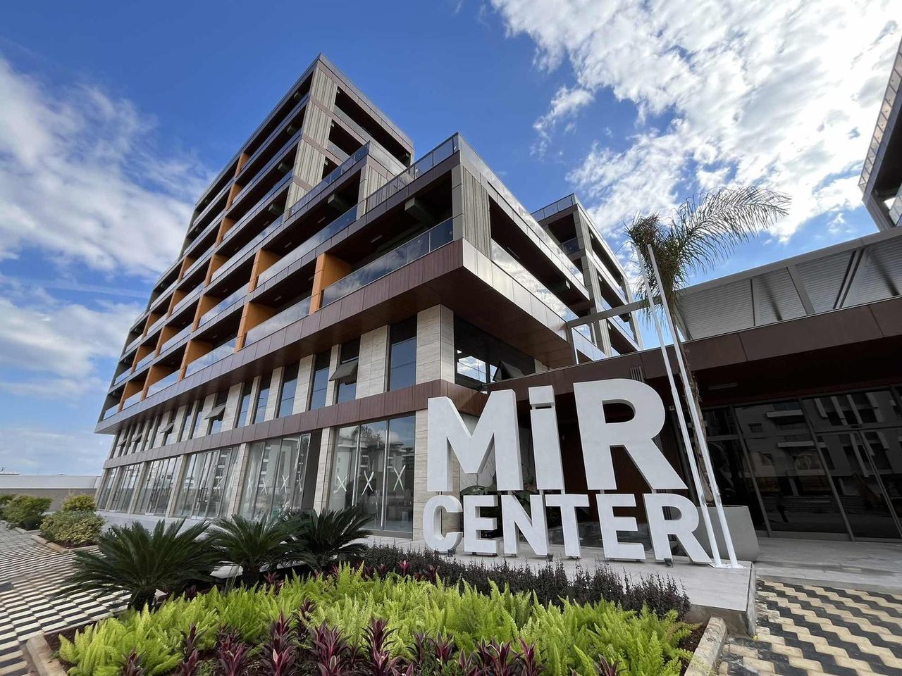 В Mir Center квартира 1+1 с полным спектром удобств