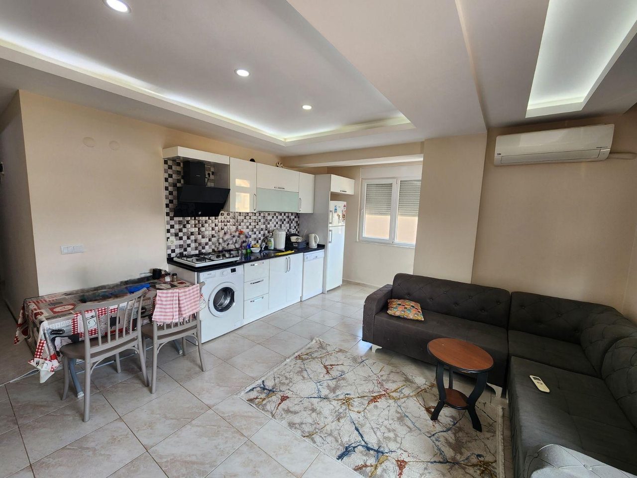 Güzeloba Oteller Bölgesinde Arakat Eşyalı Satılık 1+1