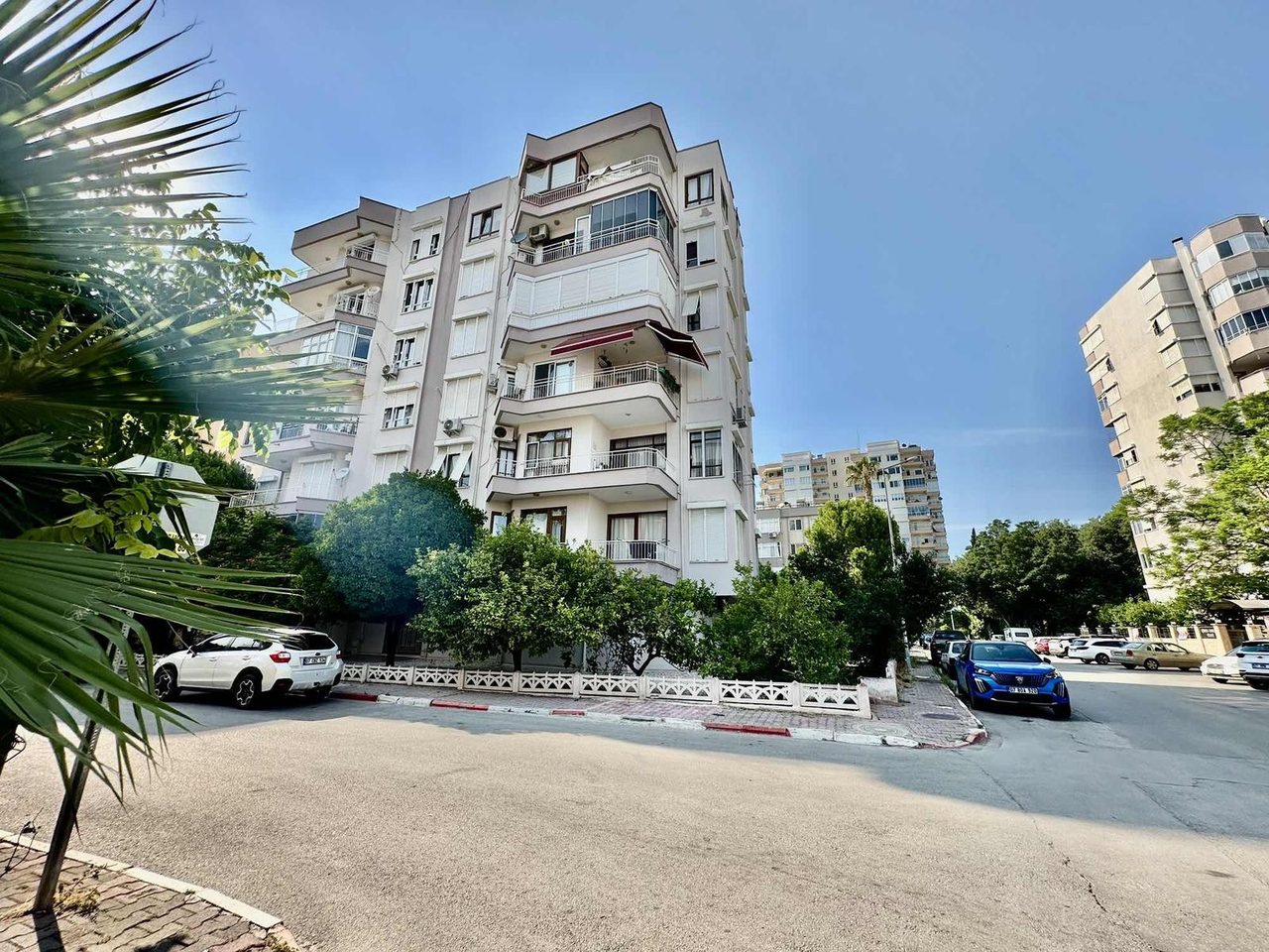 Yeşilbahçe'de Denize Plajlara 400 Mt Doğalgazlı 3+1geniş Satılık
