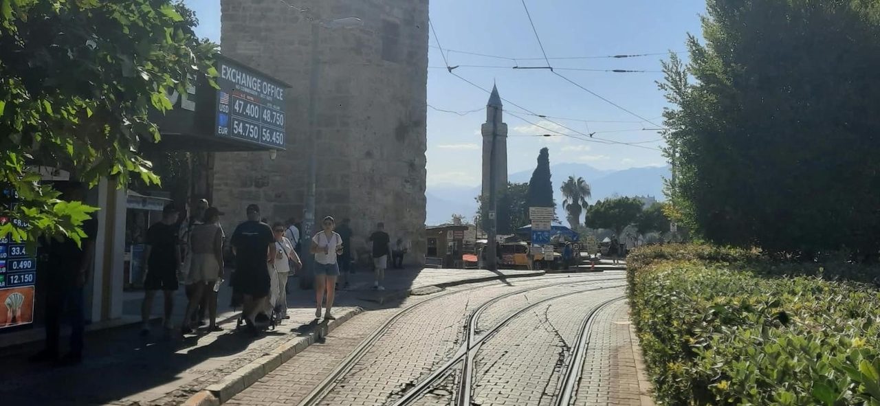 Antalya Saat Kulesi Yanı Satılık Ticari Dükkan