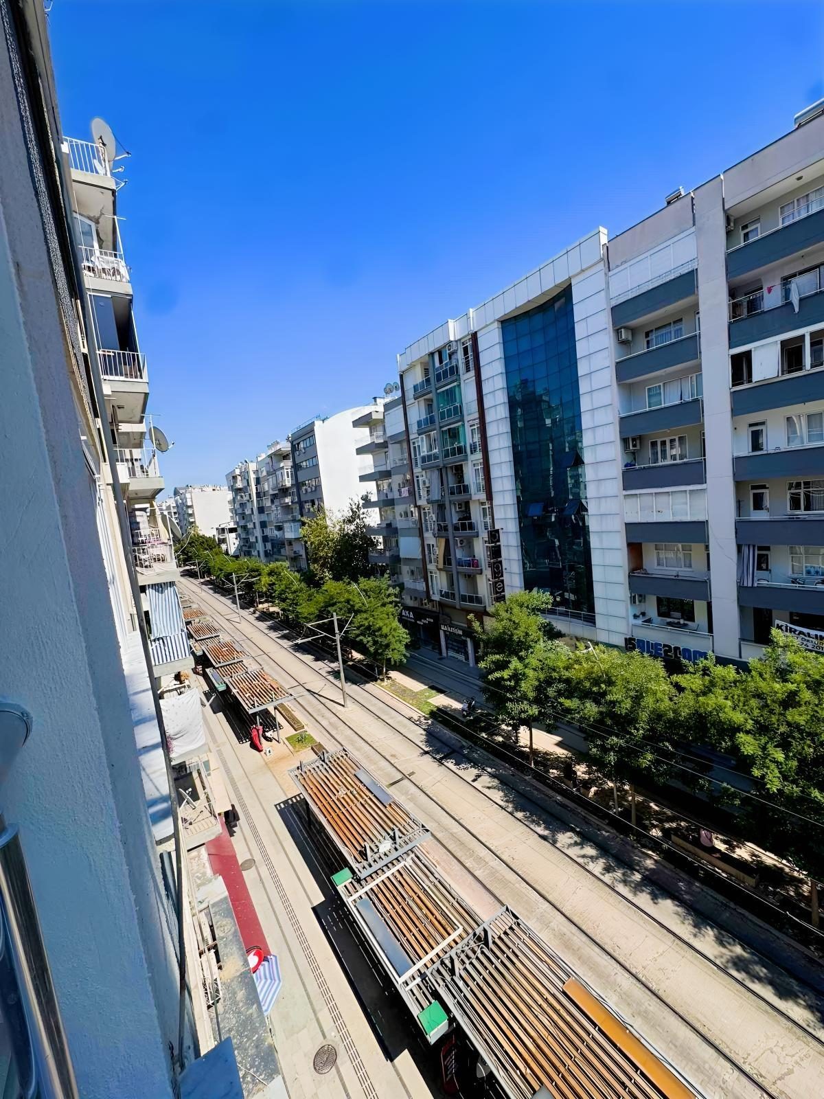 Tramvay Yolunun Tam Üzerinde Full Yapılı 3 + 1 Kıralık Daire