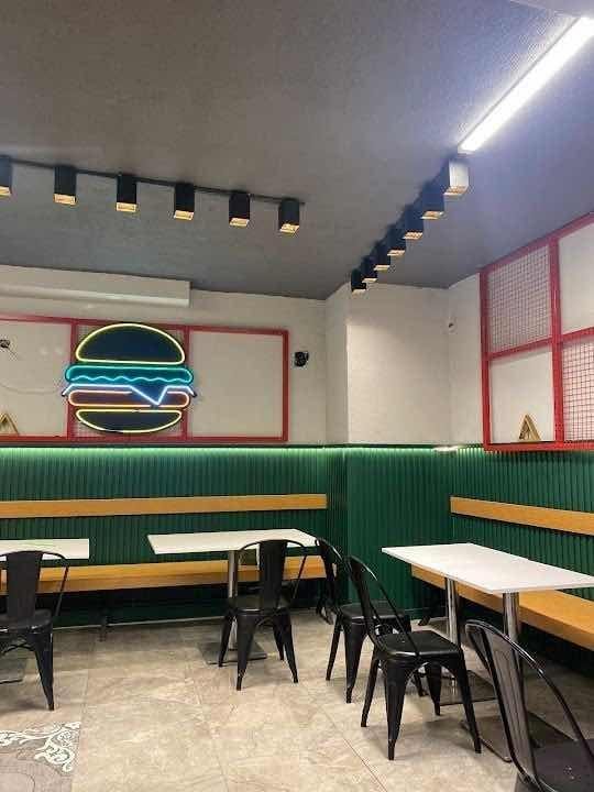 Kültür Cad Üzerinde Devren Kurumsal Markalı Hamburger Restoranı