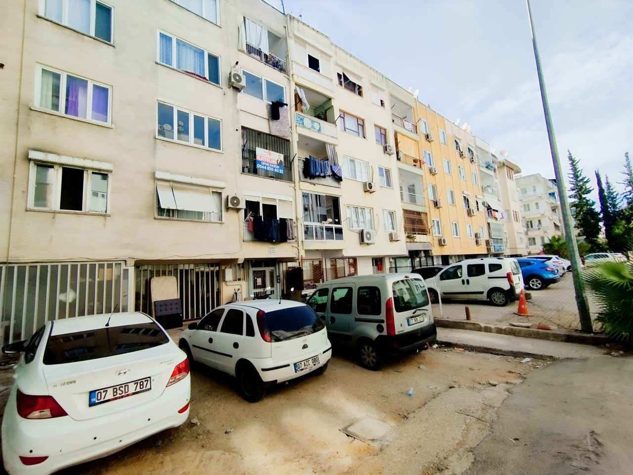 Dairemiz Antalya'nın Merkezinde Üçgen Mahallesi'nde 3+1 Ara Kat