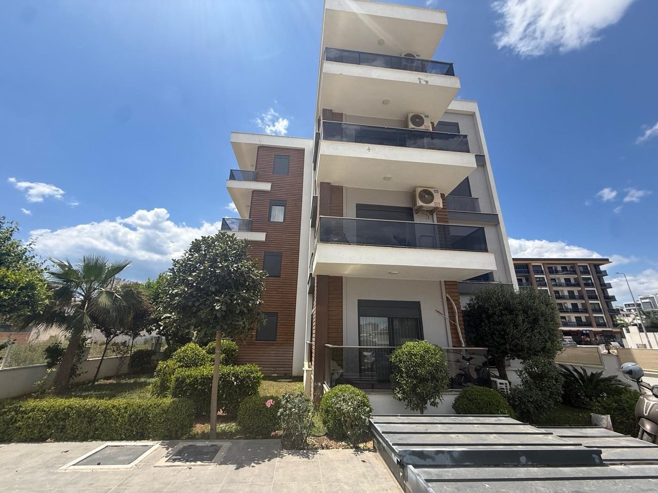 Şirin Mi Şirin Ağaçlar İçinde 1+1 Bahçe Katı