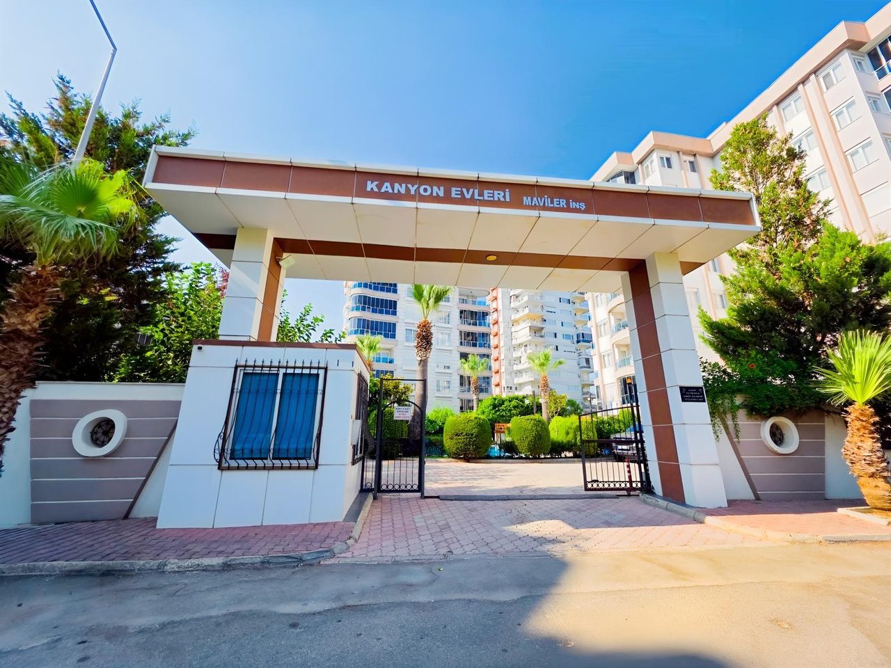 Продается квартира 3+1 с бассейном внутри комплекса в Kanyon Evlerinde