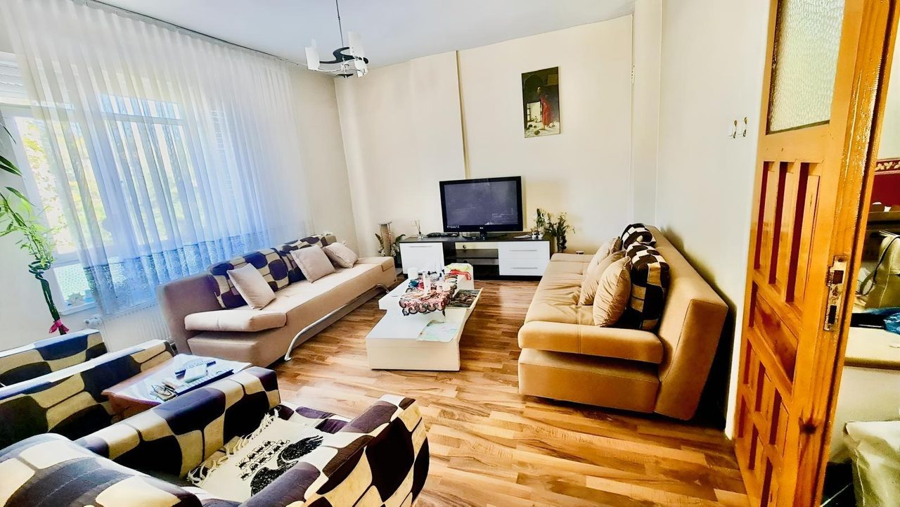 Tramvaya Üniversiteye 50mt Mesafede Doğalgazlı Eşyalı Kiralık
