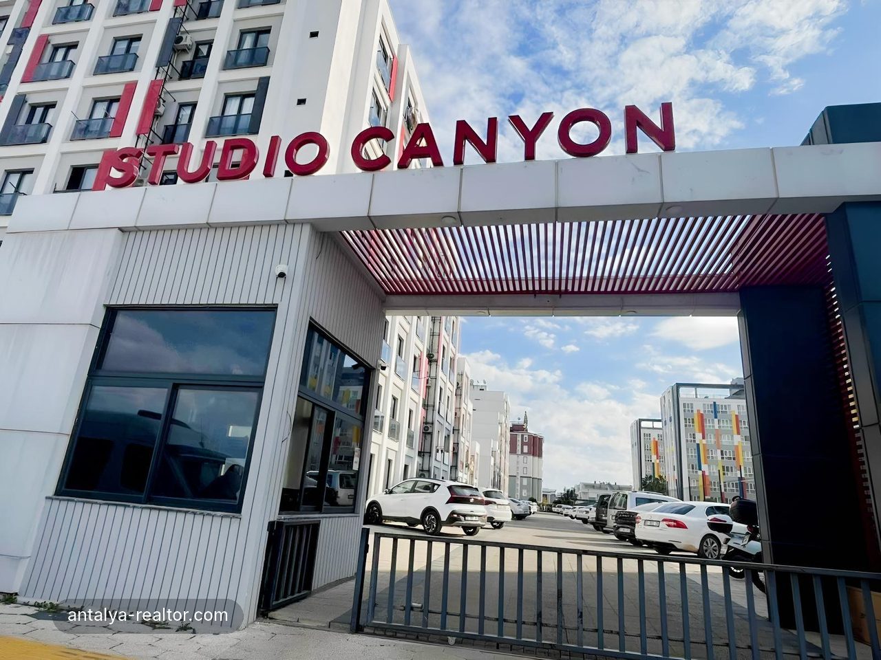 Меблированная квартира-студия на продажу в Canyon с нотариальным обязательством об освобождении