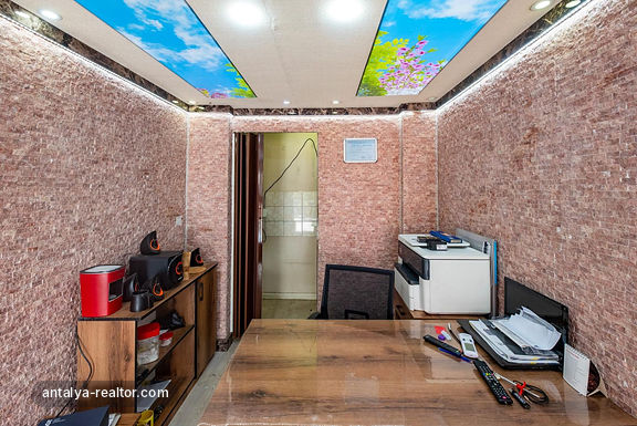Офис на первом этаже на улице Гюзелоба Хаваалани (Güzeloba Havaalanı Cad.)