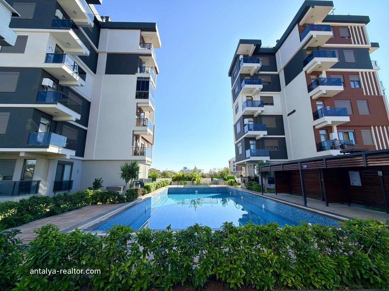 Kepez De Havuzlu Site İçi Satılık 1+1