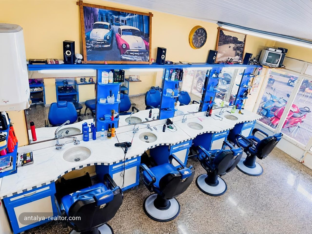 Toptancı Hali İçin'de Devren Kiralık Berber Salonu.