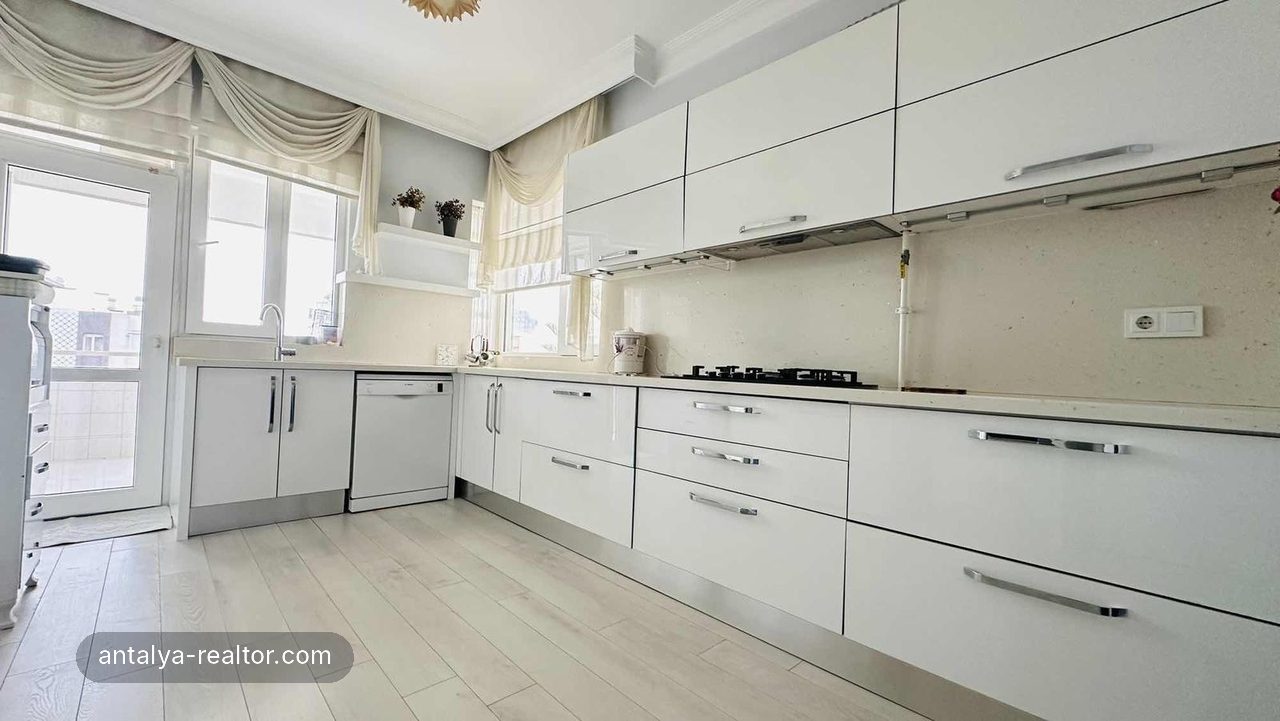 Lara Çağlayan'da Denize Yakın 3+1 Full Eşyalı Kiralık Daire
