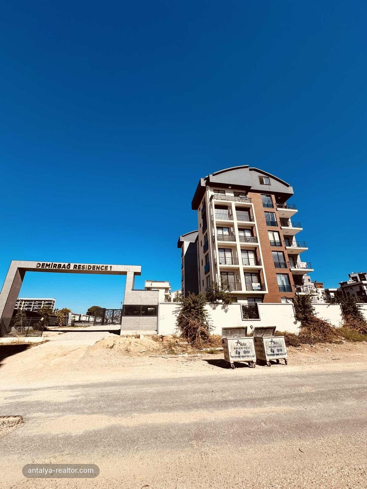 Altıntaş'ta, İskanlı, Havuz Ve K.otoparklı Sitede Kiralık Daire.