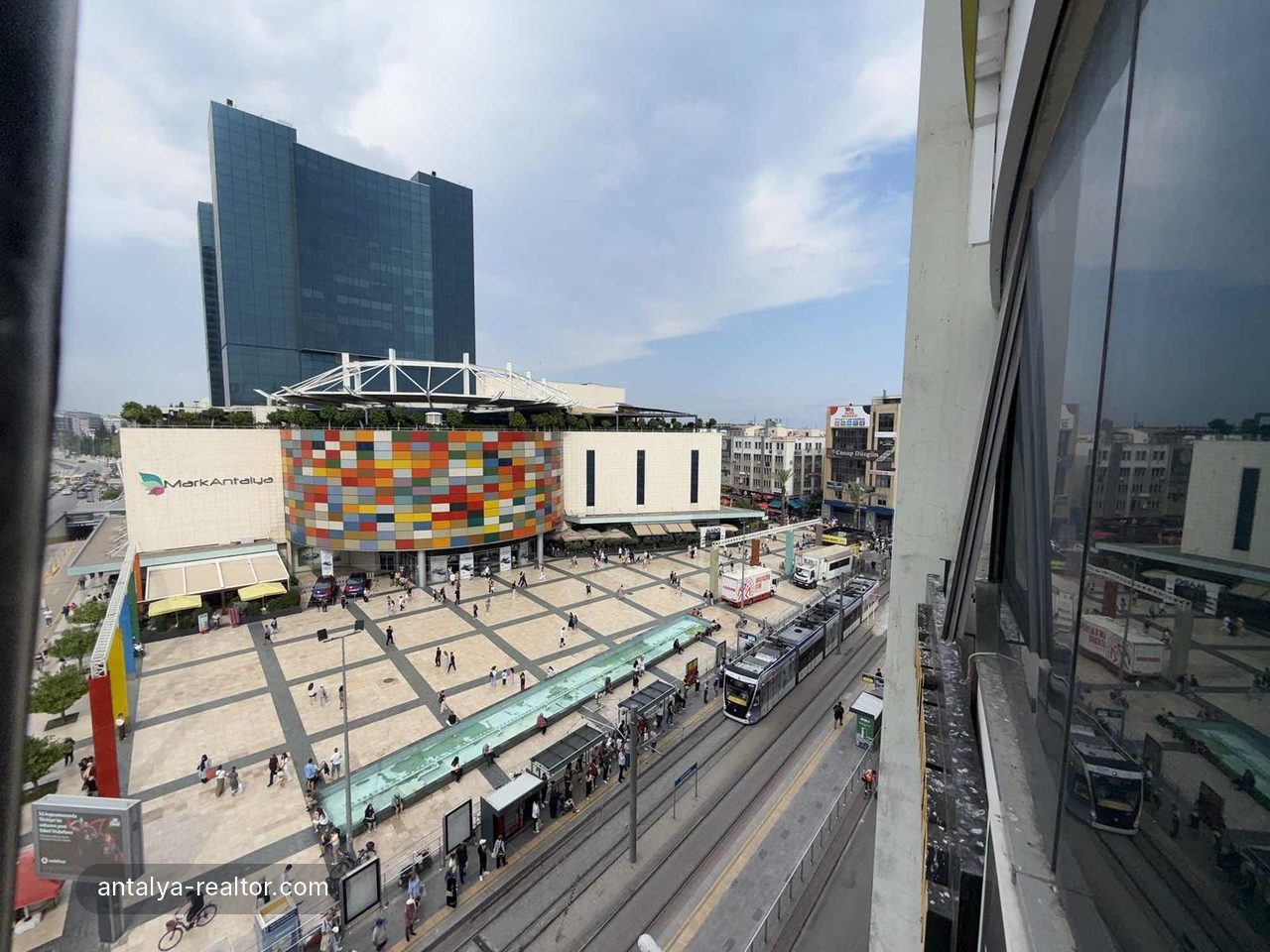 Markantalya Avm Karşısında Satılık 87 M² Ofis Katı