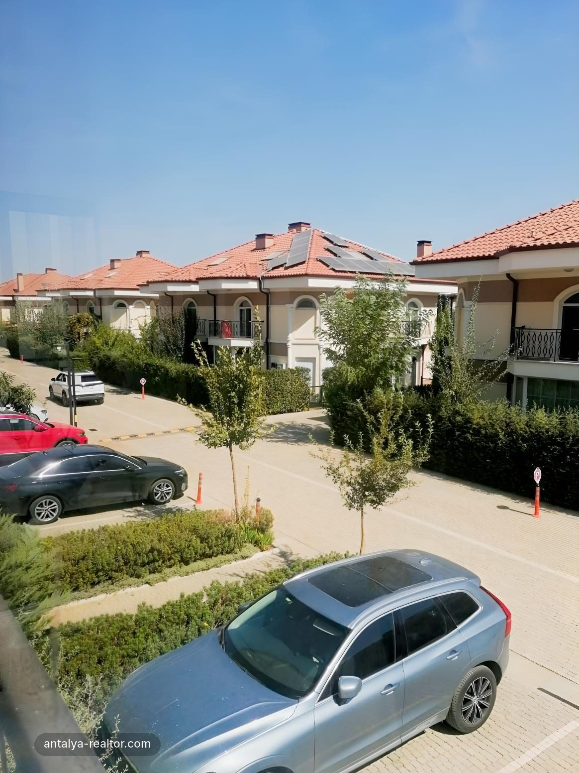 Vali Konakları 2 Sitesi'nde Eşyalı Kiralık 3+1 Ara Kat Daire